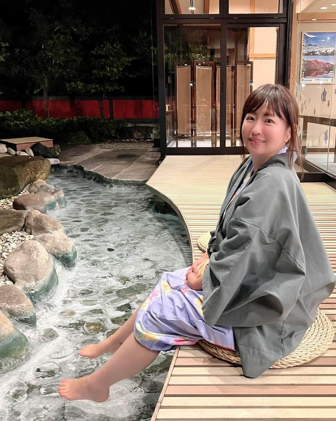 水樹たまさんのインスタグラム写真 - (水樹たまInstagram)「足湯やってます！って言われたから入ったら冷たかった♨️  #温泉 #長野 #浴衣 #安曇野 #白馬 #あずさ #むちむち #ぽっちゃり #太った #followｍe  #足湯 #思い出 #旅」10月14日 21時53分 - mizukitama