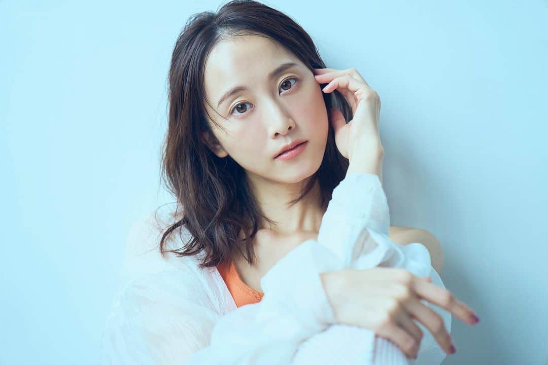 松井玲奈のインスタグラム：「明日、10月15日10時より、ファンクラブのECサイト内にて2023年のカレンダーが販売開始となります！ 数量が決まっているので、ご入用の方はお早めに！ 過去1の仕上がりになっている自信作です！」