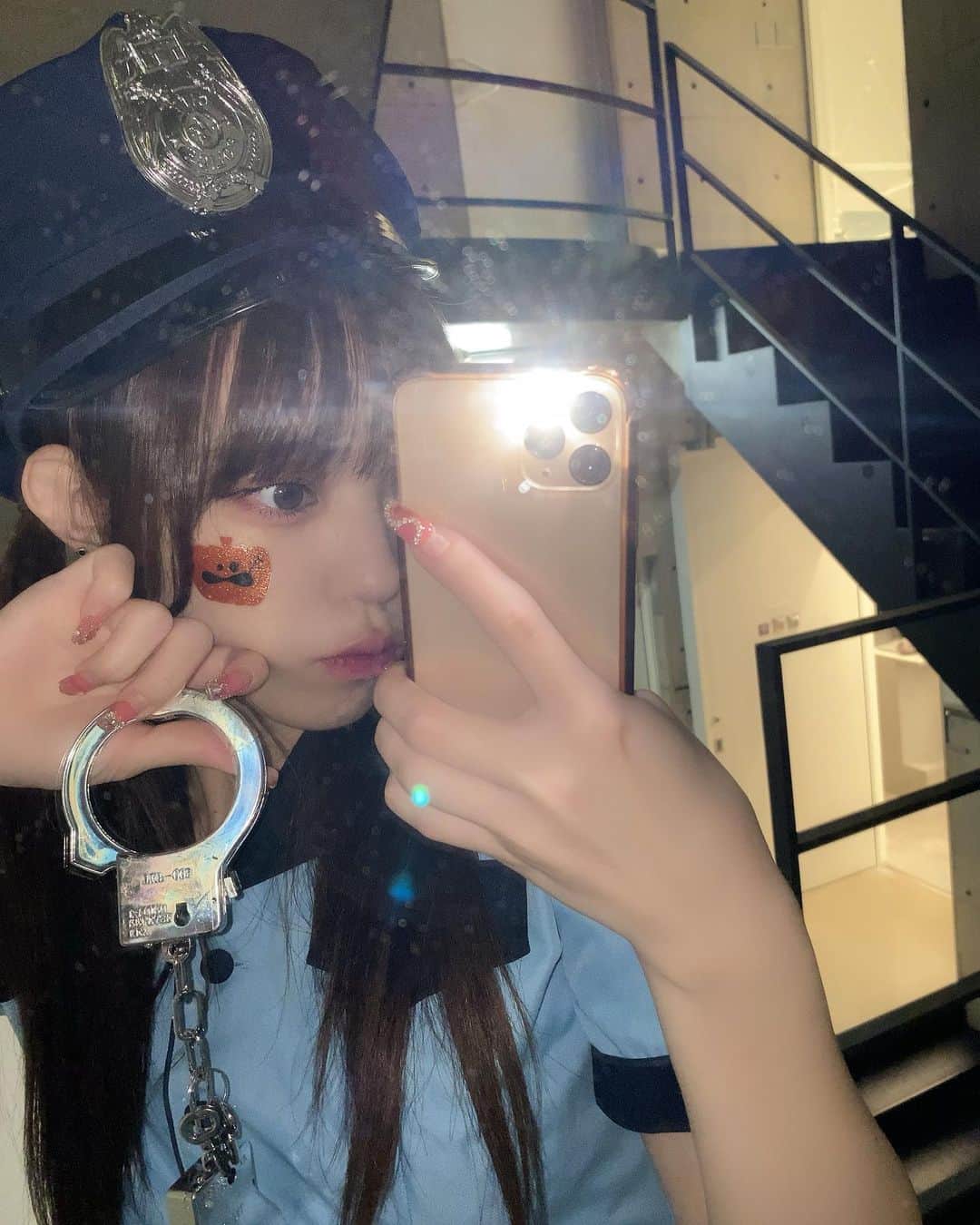 KissBeeのインスタグラム：「悪い子はどこだ〜🚔🚨  #ハロウィンコスプレ #ハロウィン #コスプレイヤー  #仮装 #ポリス #ポリスコスプレ」