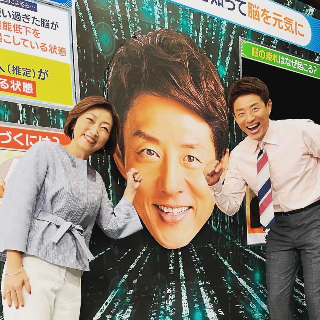 のインスタグラム：「幼なじみ企画と呼ばれています。  ワイドスクランブルで木曜に修造くん企画がある日はご一緒します。  めちゃくちゃ楽しいです。 今回は「脳疲労」でした。  自分自身のマインドフルネス習慣や、感情と思考の整理についても紹介しました。  #ワイドスクランブル  #松岡修造  #脳疲労  #マインドフルネス  #メンタルトレーニング」