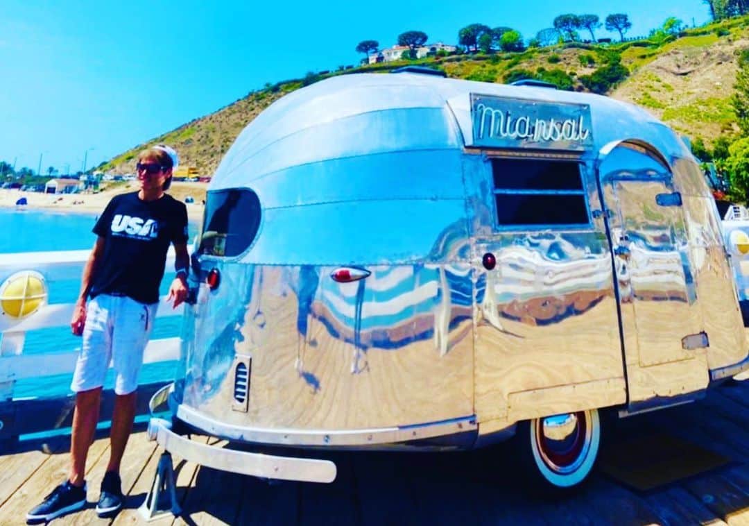 のインスタグラム：「airstream×californiabeachtour♡ #california #losangeles #usa #beach #love #art #nature #マイケル富岡 #タレント #俳優 #撮影 #surfershouse #beachhouse #隠れ家 #generalamericanhome #海 #ビーチ #大自然 #癒し #ロス #芸術 #アート #lalife #lastyle #usatv #airstream #ビーチツアー」