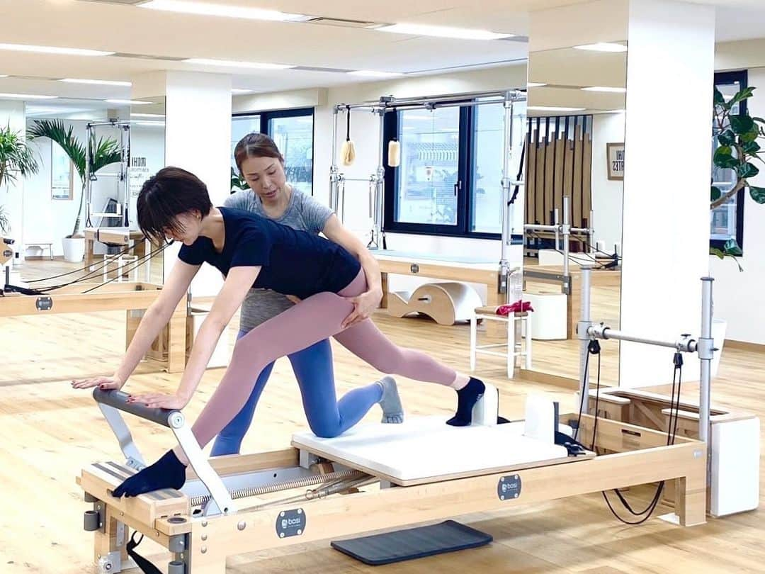 栗原恵さんのインスタグラム写真 - (栗原恵Instagram)「. 自分の身体と向き合う時間って大事🌿  #pilates  #ピラティス」10月14日 23時21分 - megumi_kurihara_official