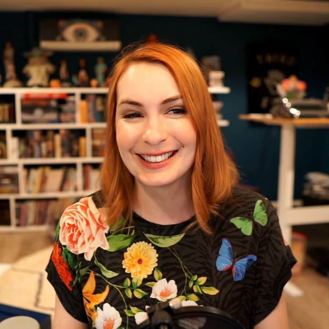フェリシア・デイのインスタグラム：「Guess what today is!? The launch of The Official The Lord of The Rings: #TheRingsofPower Podcast! (LINK IN BIO) Go deep into the @LOTRonPrime series with me, your host, as we get an inside look at behind-the-scenes stories, exclusive interviews & more. Binge all 8 episodes today on @amazonmusic!!!!!!! @wonderymedia」