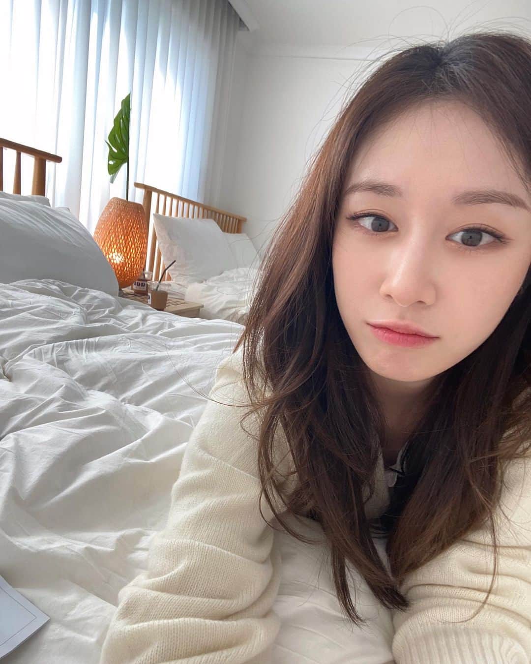ジヨン のインスタグラム：「오랜만에 셀카📸」
