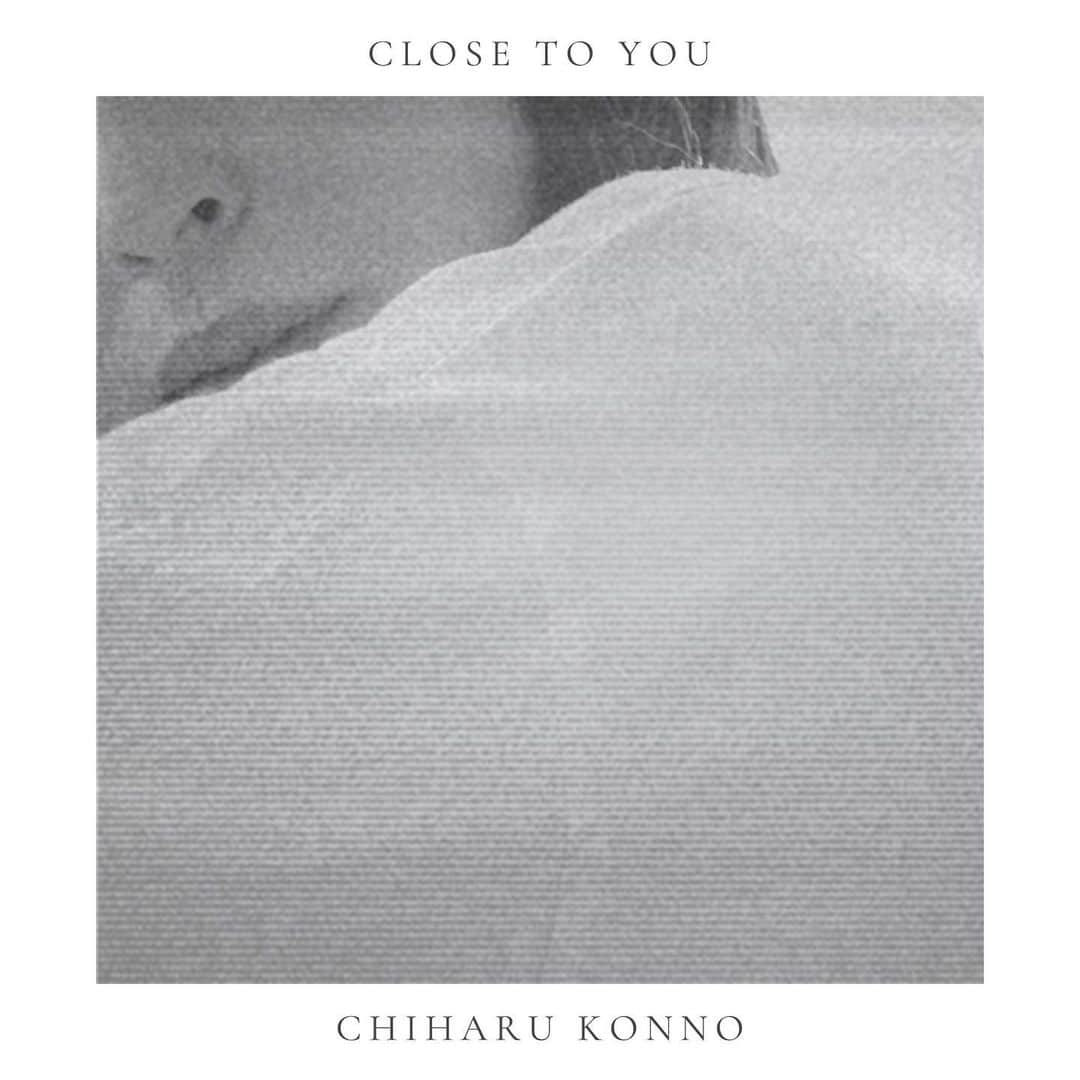 紺野千春のインスタグラム：「「close to you」リリースしました！各種サブスクへのリンクはプロフィールのリンクから↑是非聴いていただけると嬉しいです。また曲もUPしていければと思います。 今後ともよろしくお願いします！  @masayukinakazato さん @yasuto_onda さんの大きなサポートに感謝を込めて  "Close to you"  Music & Lyrics by Chiharu Konno,Masayuki Nakazato Arranged by Masayuki Nakazato,Yasuto Onda Mix & Mastered by Yasuto Onda Music Video Directed by Masayuki Nakazato Produced by Masayuki Nakazato Label:PRODUCTION ORFEU  Vocal:Chiharu Konno Piano:Masayuki Nakazato Bass:Yasuto Onda #music #solo #vocal」