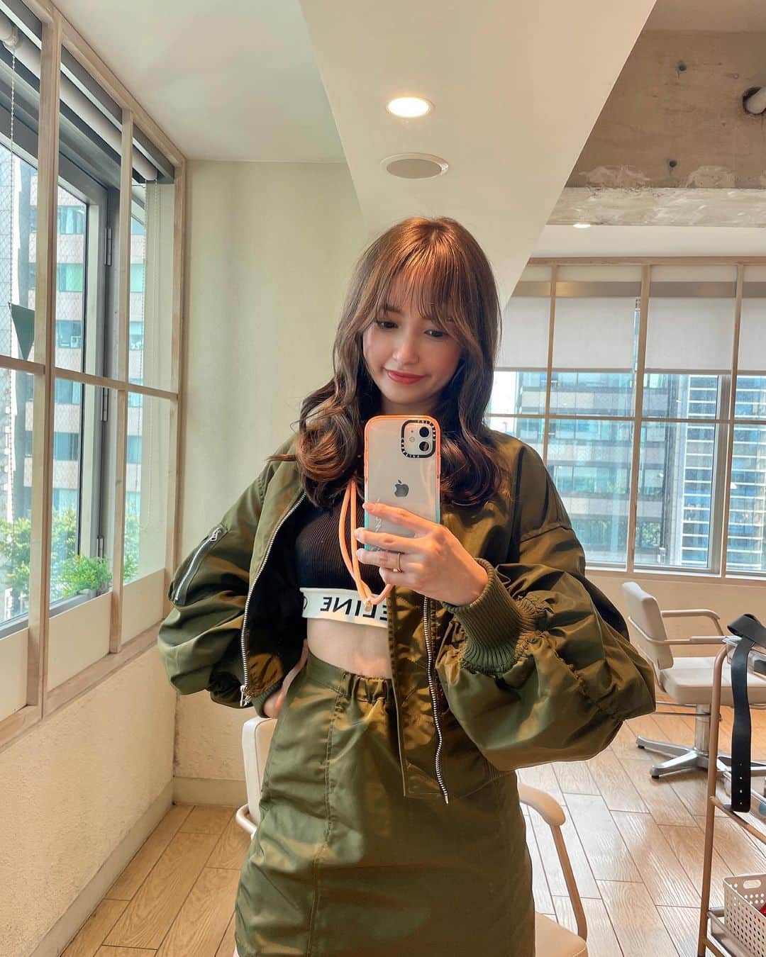 水野星奈のインスタグラム：「new iPhoneケース🫶📱 今回はクリアのレインボーに名前のSeinaを入れてオーダーしてみた⭐️ チェーンもつけれるし楽ちん❣️  #casetify #new#iPhoneケース #showyourcolors」