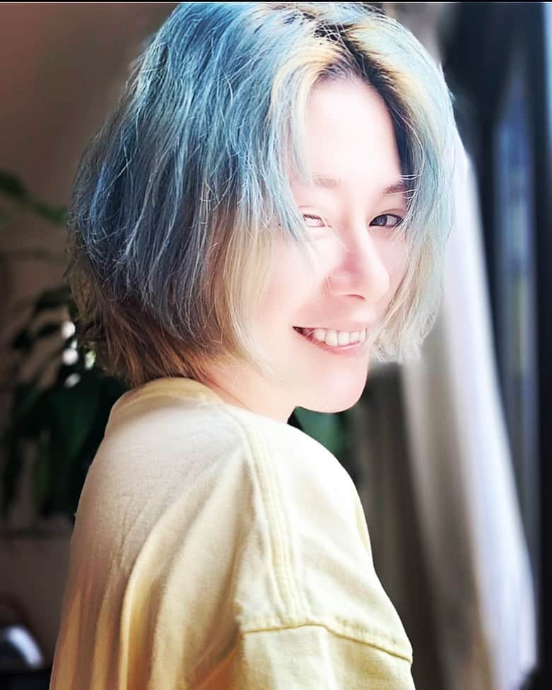 真木よう子さんのインスタグラム写真 - (真木よう子Instagram)「And my hair turned blue.」10月15日 11時22分 - yokomaki_official