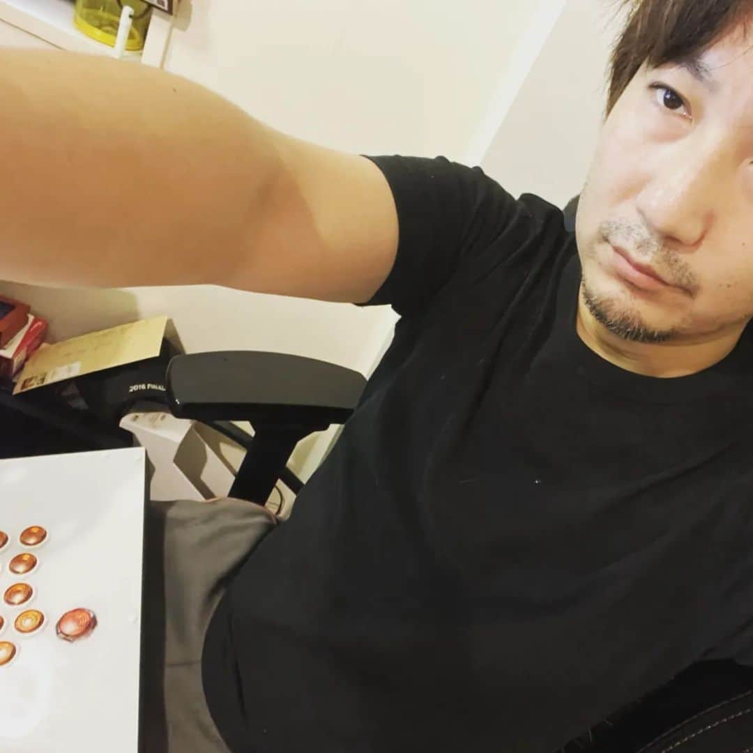 梅原大吾のインスタグラム：「レバーレスな朝練。 Leverless morning training. #hitbox @hitboxarcade」