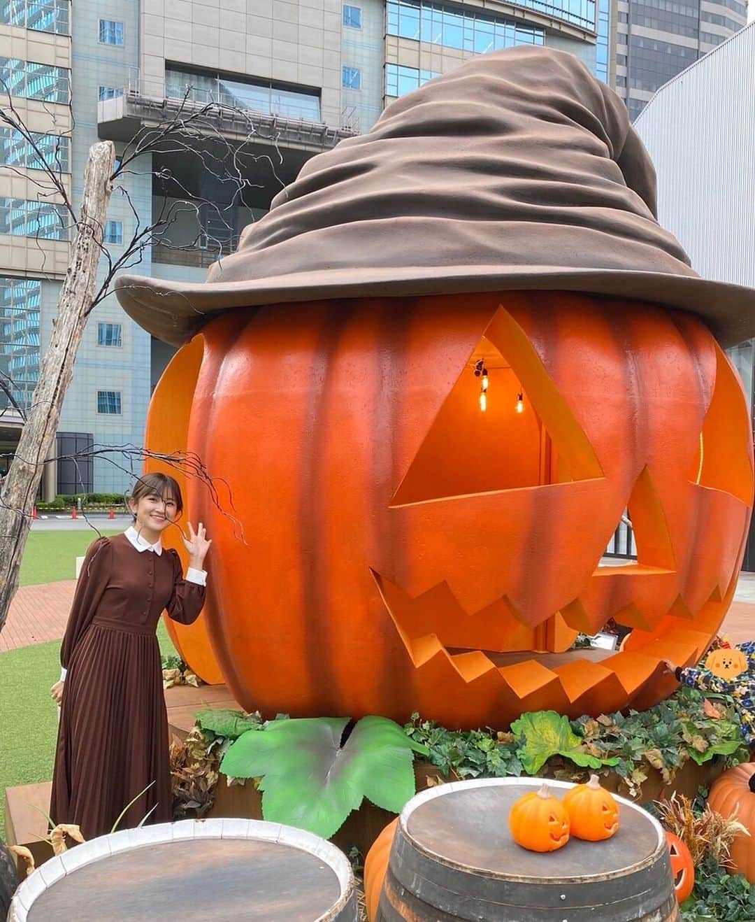 與猶茉穂さんのインスタグラム写真 - (與猶茉穂Instagram)「赤坂に大きなカボチャが！🎃🎃🎃  #ハロウィン」10月15日 20時05分 - maho_yonao