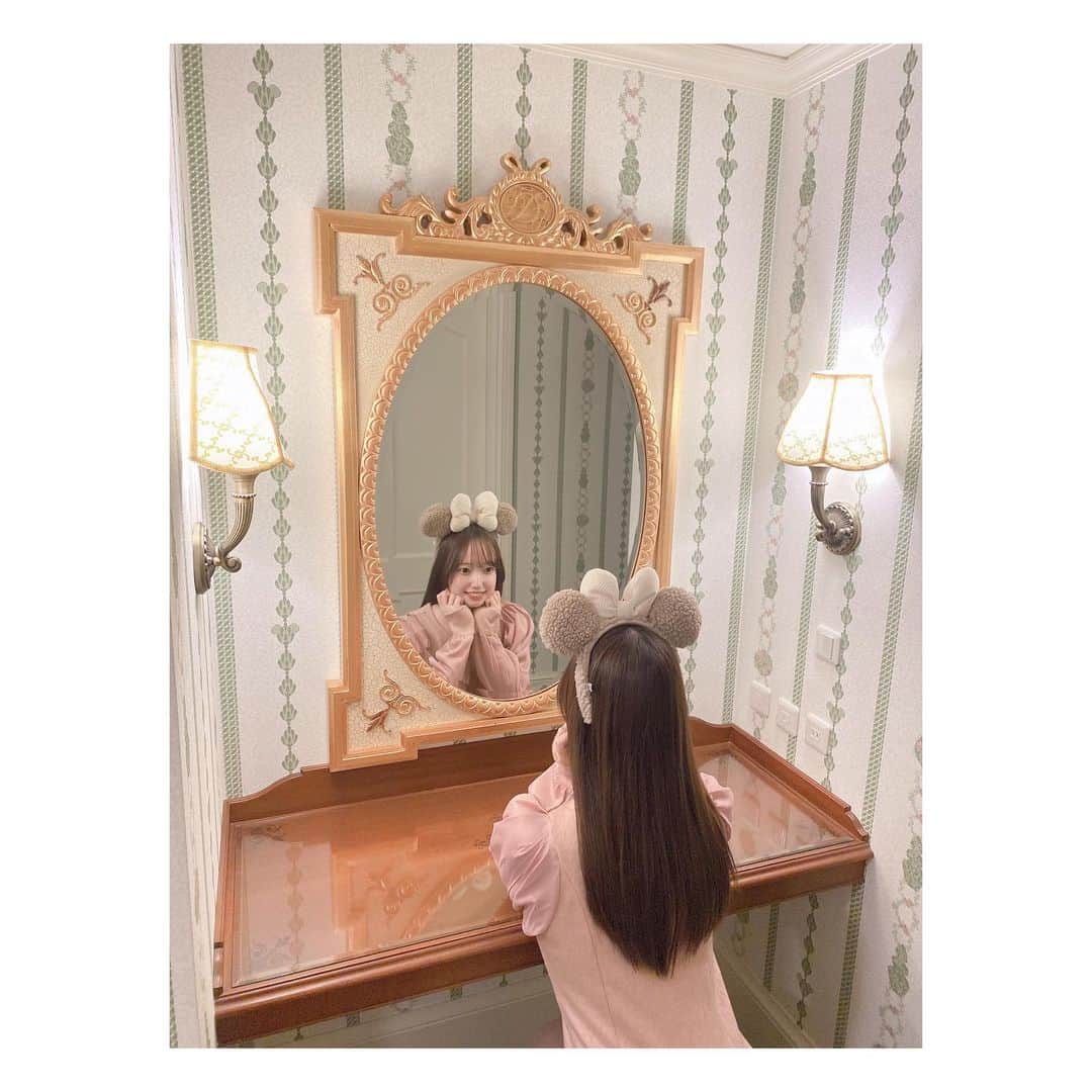 石井奏美のインスタグラム：「プライベート投稿にも皆さん優しいコメントありがとうございます🥲💓  お休みいただいてゆっくり過ごせましたが、休んでいるとソワソワするのでそろそろ働きたいです🎀笑  今日も1日お疲れ様でした💐🧸  #disney#disneyland#disneylandhotel#ディズニー#ディズニーランドホテル」