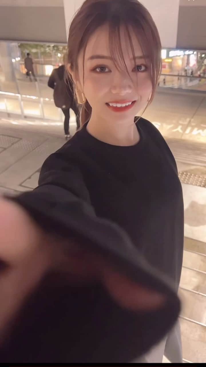 のインスタグラム：「silentの主題歌よすぎて すーぐ入れた。 毎日聴くようになったw  寒くなってきたからトレーナー1枚ちょうどいい🍃  #resexxy#miyuqlo#diesel#152cmコーデ」