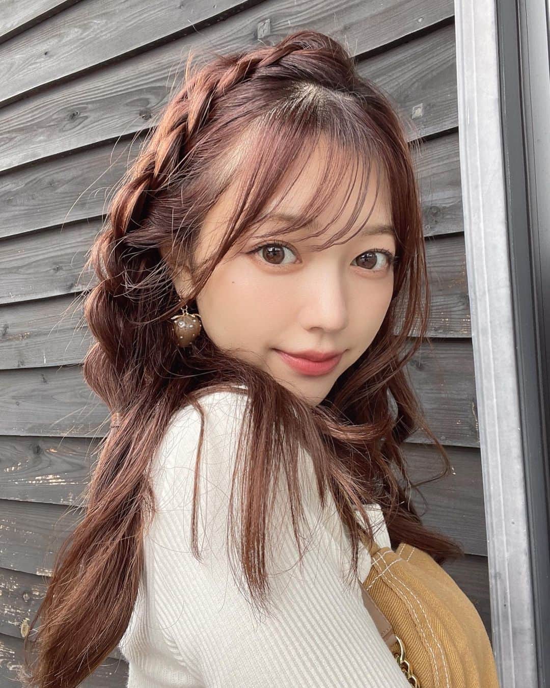 のインスタグラム：「🤎🤎🤎 キメ顔は我に合わないな」