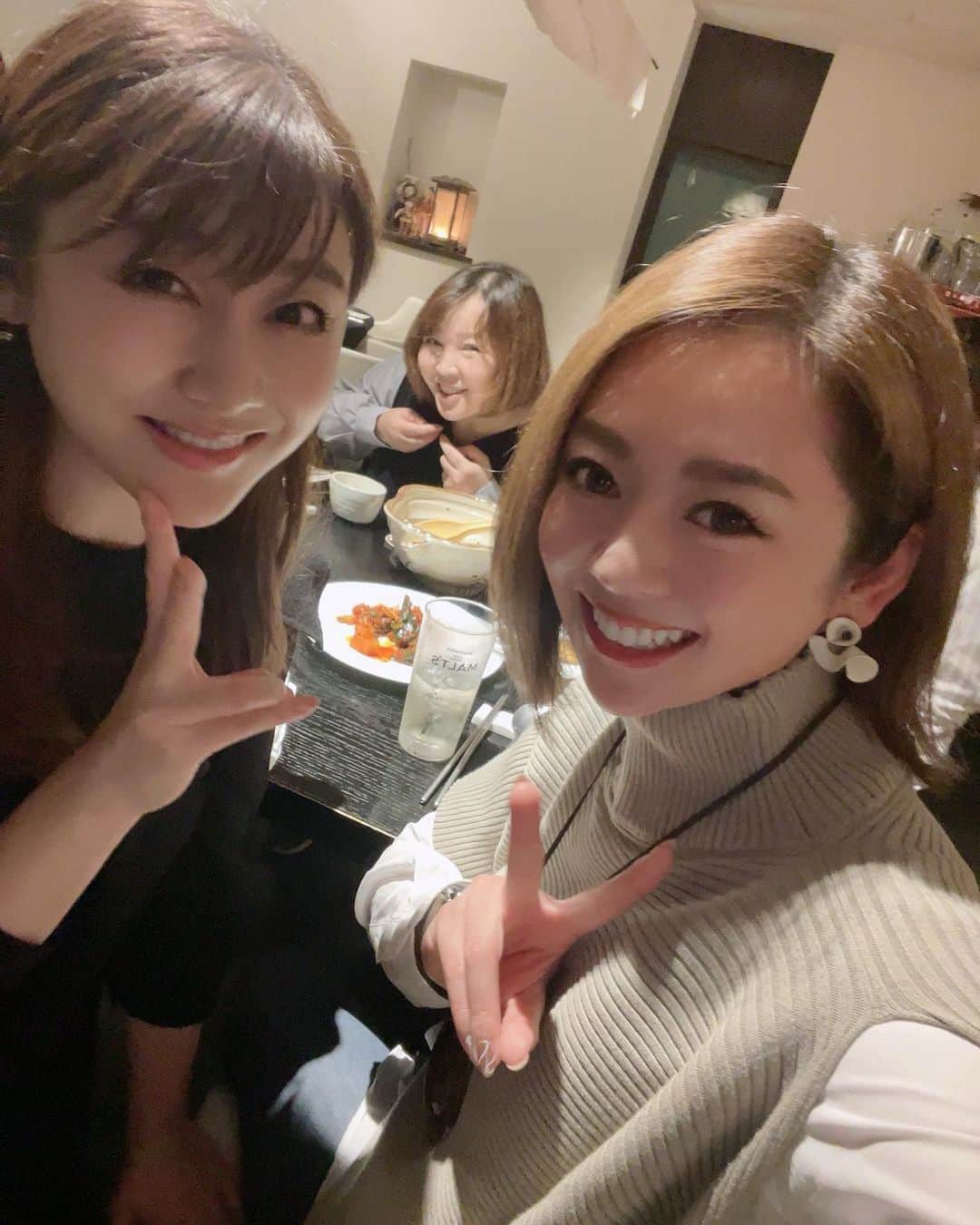 安藤成子のインスタグラム：「芸能時代に10年近くレギュラーで出させていただいてた番組の当時のプロデューサーさんが社長にご就任されたので✨ ・ 番組のみんなでお祝い会しました🥂 ・ 当時の事務所の先輩の安さん😍公私ともに仲良くしてもらった大好きなやすさん❣️相変わらず癒しのマイナスイオン出てて癒されました🤤 ・ 久々ゆっくり会えて嬉しかったです✨ ・ この前そそそにヒルナンデスのロケ来た時のゲストが安さんでびっくり嬉しい再会でしたが😆バタバタだったのでゆっくり会えて良かったぁ❣️ ・ 番組の長男？！カンニング竹山さん @cunningtakeyama と次男？！のDAIGOさん @daigo_breakerz_ も当時のメインレギュラーの3人が揃ってお会いできて本当嬉しかったー😍 ・ 三拍子久保さん、みかっちゃん @mika.k419 とかスタッフさんも久々に会えて同窓会というか、ファミリーすぎてお正月の集まりみたいで楽しかったなぁ😁 ・ 皆さんの近況だったりいろいろ聞けて数年ぶりだったのに当時の楽しかった収録とかを思い出していろんなこと経験させてもらったなぁ🤣 ・ って昔を思い出してまた業種は違えど頑張ろうって活力もらいました❣️ ・ はるさんお誘いありがとうございました！ #BSフジ #dai安⭐︎吉日  #dai安吉日」