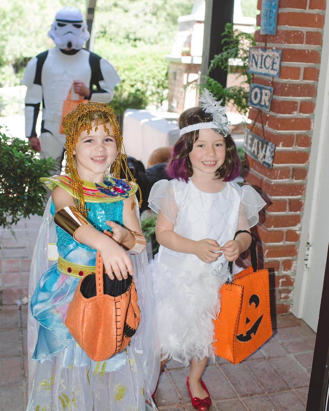 ティファニー・ティーセンのインスタグラム：「#fbf I mean…. These two little girls. Where did the time go.」