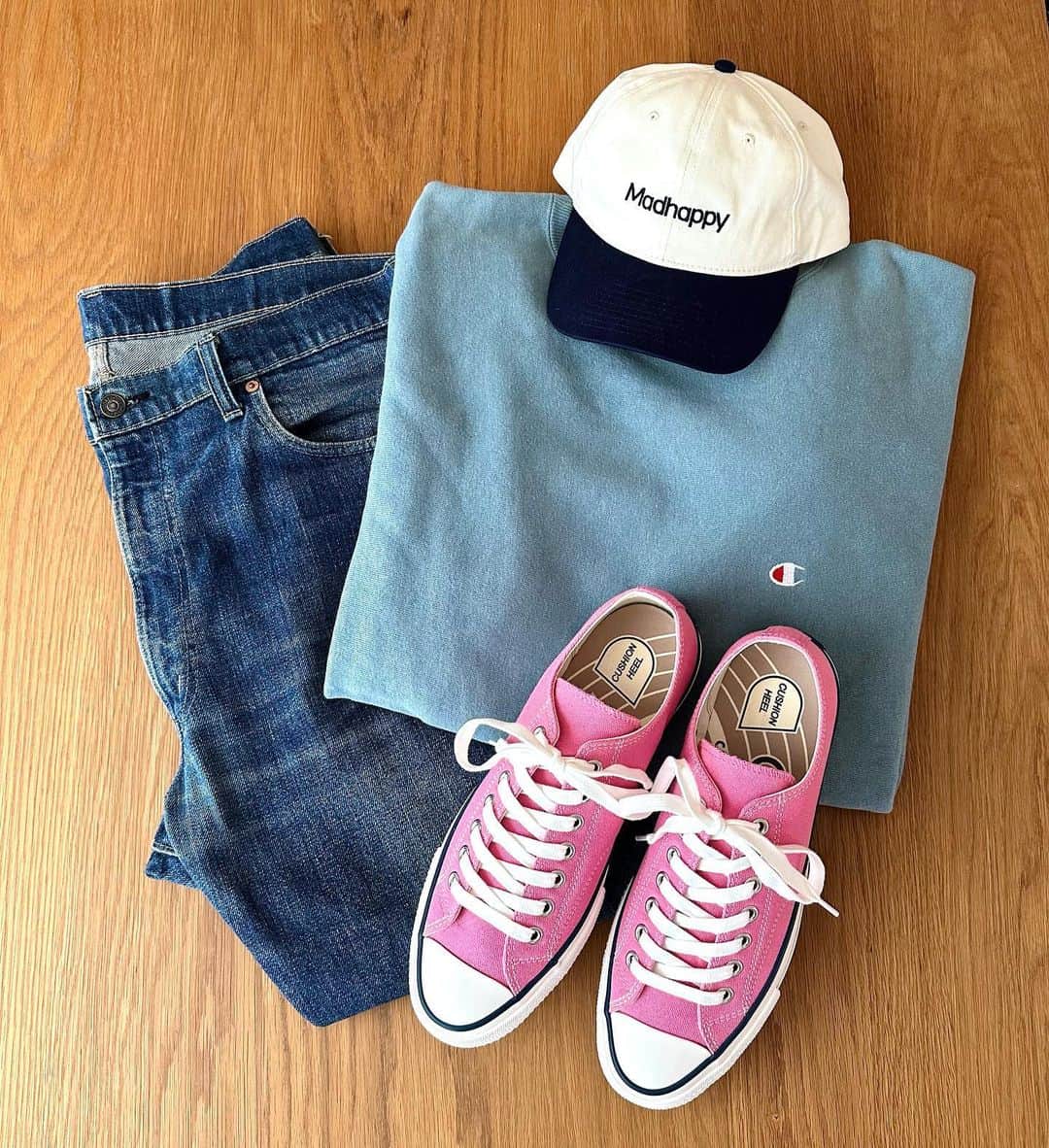 the.daily.obsessionsのインスタグラム：「・ 今日はお気に入りのMadhappyのキャップとビンテージウェアで出掛けてみよう。」
