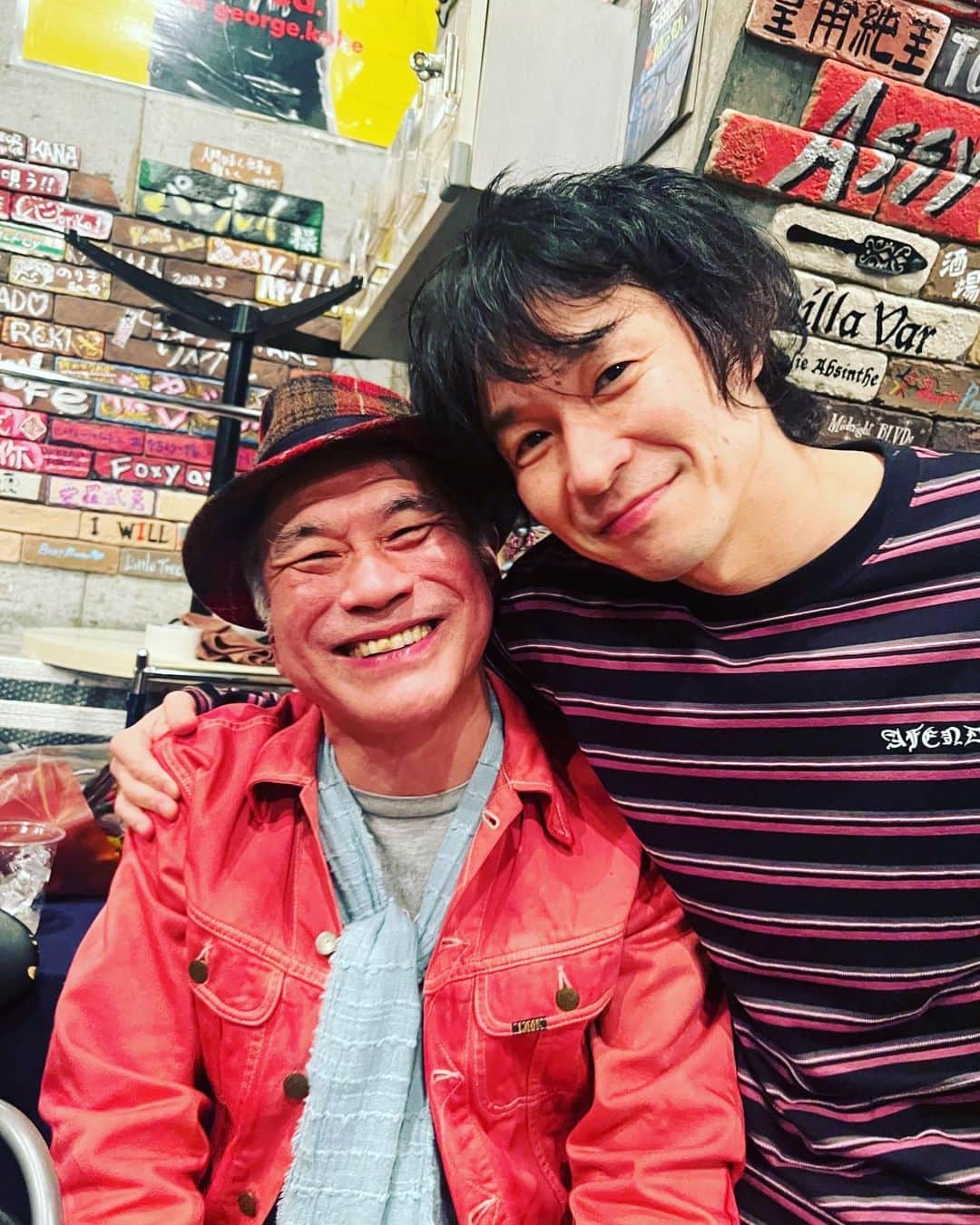 間慎太郎のインスタグラム：「神戸チキンジョージ、 児島勝さん還暦イベントの司会をやらせて頂きました。 まさるさん、長生きしてくださいね。  終わってから、 すすむさん、けんじろうさんが、何度も何度も、 『まさるのためにありがとう』とおっしゃってくださったのですが、 児島三兄弟の絆の深さを感じ涙が溢れました。 貴重な経験をありがとうございました！！」