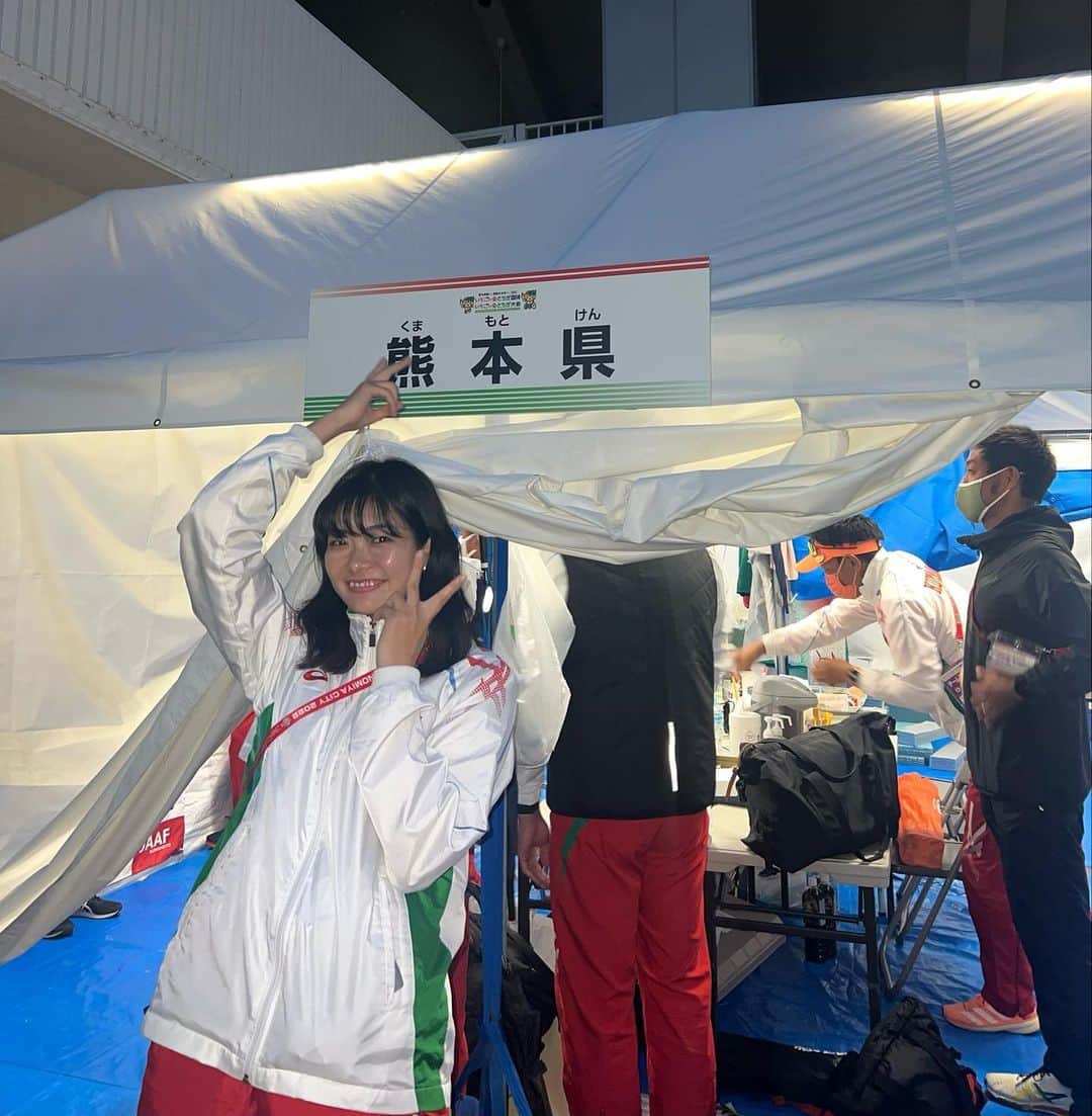 AMIKAのインスタグラム：「. ①チーム熊本❤️ ②痛めた足 ③土砂降り極寒リレー ④可愛い少年選手たちと📸 ⑤リレーメンバーで📸 ⑥成年選手で📸(筒江はいつも不在) ⑦平野がアホすぎて少年が心配してる電車の中 ⑧大好きな新宅姉さん ⑨姉さんのラストレースの送り出し」