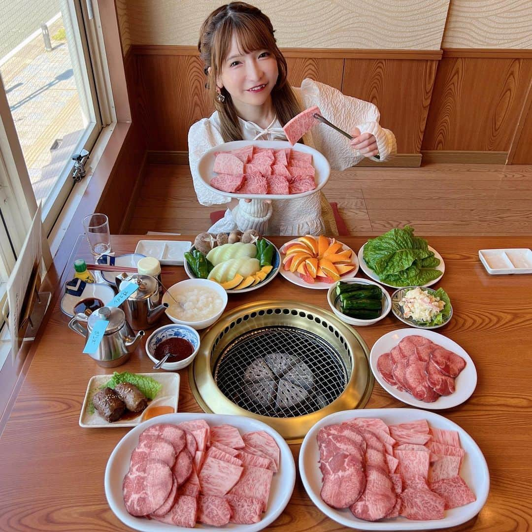 もえのあずきさんのインスタグラム写真 - (もえのあずきInstagram)「焼肉と梨狩りー！！🥰💓✨  10月20日に福島県相馬市にある『道の駅そうま』がリニューアルオープンするのを記念して💓  これから半年間、毎月もえあずが相馬市へあそびにいって魅力を伝えていくよ🥰  今回もえあずがいったのは 🍑道の駅そうま 🍖鳥久　田町本店 🍐梨農園根本  #道の駅そうま #もえあずin相馬市 #福島県相馬市 #福島グルメ#福島観光 #pr #鳥久田町本店 #相馬牛 #焼肉#A5ランク#黒毛和牛#コスパ最高   #梨農園根本 #梨狩り#フルーツ狩り#梨#梨好きな人と繋がりたい  #もえあず」10月15日 15時22分 - moeazukitty