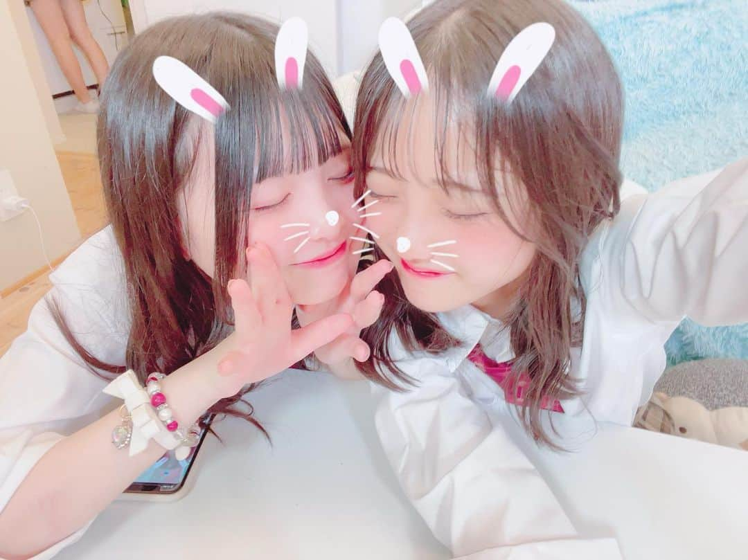 まほこさんのインスタグラム写真 - (まほこInstagram)「【ご報告】 この度、Popteenのtop teensになりました！💝 ずっと憧れていたPopteenのモデルになれて 本当に嬉しいです😭💗  そして昨日.10/14から10/20まで LINELIVEでイベントをしています！ そのイベントで上位4名に入ると、  10/30の宮崎でのイベントにPOPモデルとして ステージに立つことが出来るんです！！✨  またみんなにランウェイ姿を見てもらいたい。😭😭💞  絶対に勝ち取ってステージに立つ！！ 応援よろしくお願いします❤️‍🔥  私のLINELIVEのリンクです⬇️ https://linliv.ee/44FbyB5/co/ot/sh/ce   #popteen  #topteens  #このまほ」10月15日 21時27分 - mahoko.0918