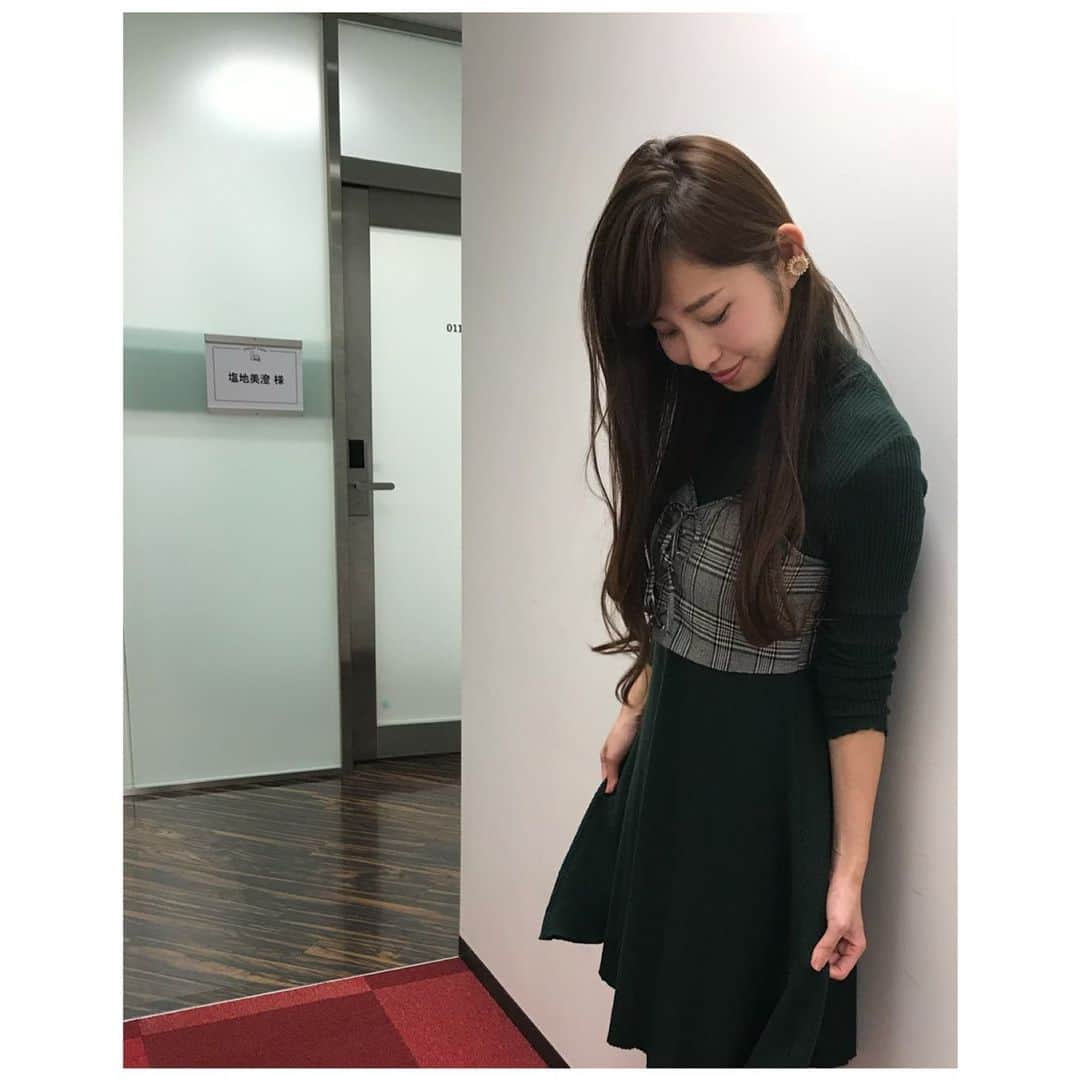 塩地美澄のインスタグラム：「明日16日（日）はABEMAの生放送に出演します🚴‍♀️ミッドナイト競輪はとても久しぶり♪ 20時30分過ぎから ゆったりとご覧ください〜🤳  ✅イメージDVD「艶やか美」発売中  ✅写真集『瞬間（とき）』発売中  ✅2023年カレンダー 発売中 ※11/5（土）お渡し会の詳細はハイライトへ #塩地美澄」