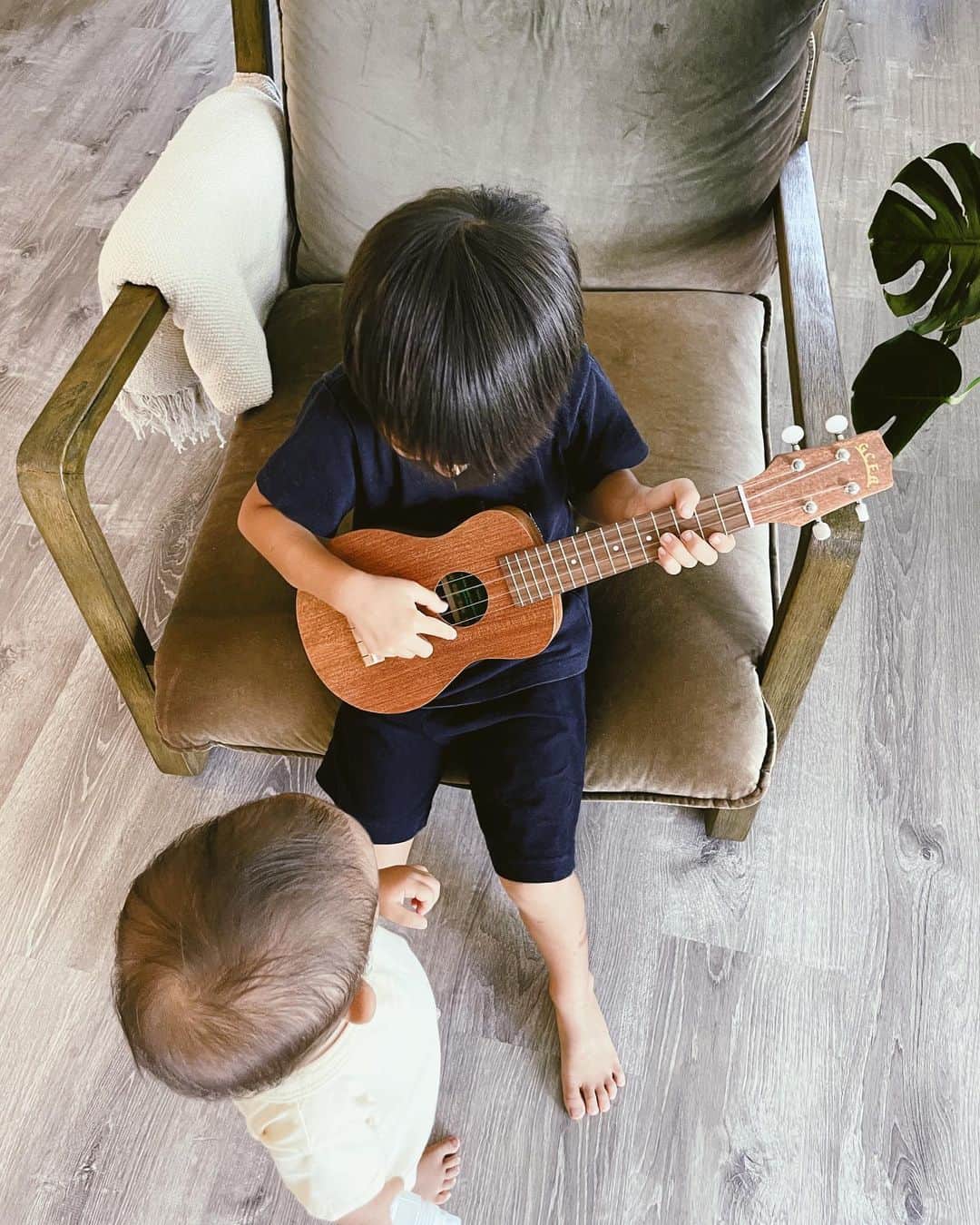 のインスタグラム：「息子のバースデーにギフトしたUkulele🥰 上手になるかなー♡ 楽しみだな🤍  #息子HawaiiLife #Ukulele」