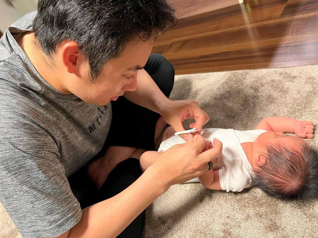 松井裕樹のインスタグラム：「昨日妻の方から発表させていただいたのですがこの度第二子となる長男が誕生しました✨✨  頑張ってくれた妻、息子、支えてくださった全ての方々に感謝しています。 不本意ながら早いオフに入り少しばかりシーズン中より時間があるので4人の時間を満喫しつつ来季に向けて充電中です😎✌️  CSもMLBのポストシーズンも素晴らしい試合ばかりで羨ましい❗️ 来年はこの時期まで野球がやりたい⚾️」
