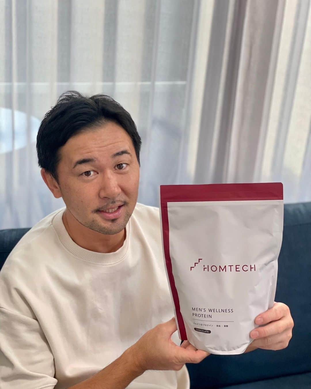 山中慎介のインスタグラム：「アンファーから、男性のための新しいウェルネスブランド ［ HOMTECH（オムテック）］がスタートします！  男性機能を専門とする医師監修の３つの妊活支援プロダクトで、なかでも私が特に注目しているのが『プロテイン』です！ 男性に必要な17種類の成分が配合されていて、たんぱく質が1杯で10g摂取できるんです。 なので、妊活目的だけでなく男性のカラダづくりに効果的で、またチョコレート味でとても飲みやすい商品です。 オムテックをきっかけに、男性にももっと意識した妊活ライフを過ごしてほしいと思います。  CAMPFIREにてクラウドファンディグ実施中なので、是非チェックしてみてください！  ■CAMPFIREにてクラウドファンディグ実施中！ https://camp-fire.jp/projects/view/610785  ■TwitterにてフォローRTキャンペーン実施中！ https://twitter.com/HOMTECH_angfa  #shinsukeyamanaka #山中慎介 #angfa #homtech #妊活 #プロテイン」
