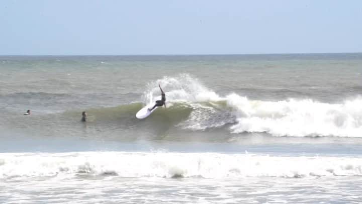 大原洋人のインスタグラム：「One wave from #BigBaron 6’4 @jsindustries1   今夜Big Baronの動画Youtubeにアップします✌️ #大原洋人チャンネル   Film by @shinnosuke__suzuki」