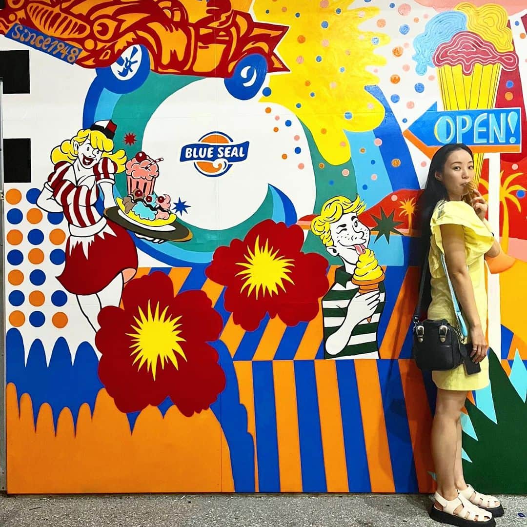 NOHANAのインスタグラム：「・ 🍦🧡💙 ・ #沖縄 #沖縄旅行 #沖縄グルメ  #ブルーシール #okinawa #okinawatrip #bluesealicecream」