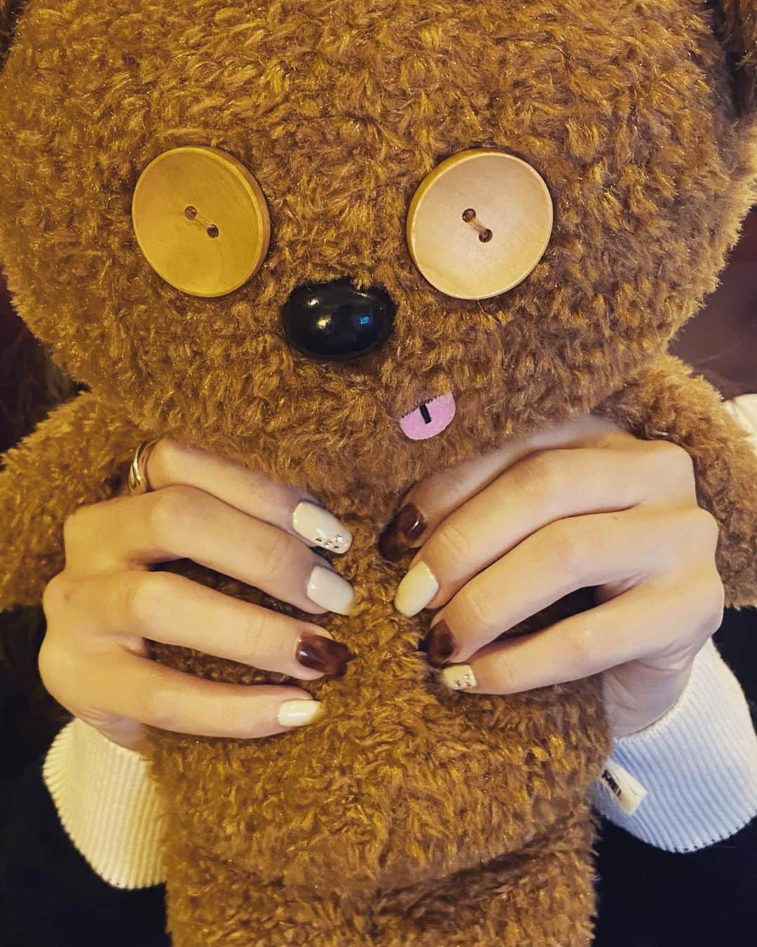 星奈あいさんのインスタグラム写真 - (星奈あいInstagram)「Newnail🧚‍♂️💎  #べっ甲ネイル #秋ネイル2022  #ティム #星奈あい」10月15日 18時47分 - hoshina_r18