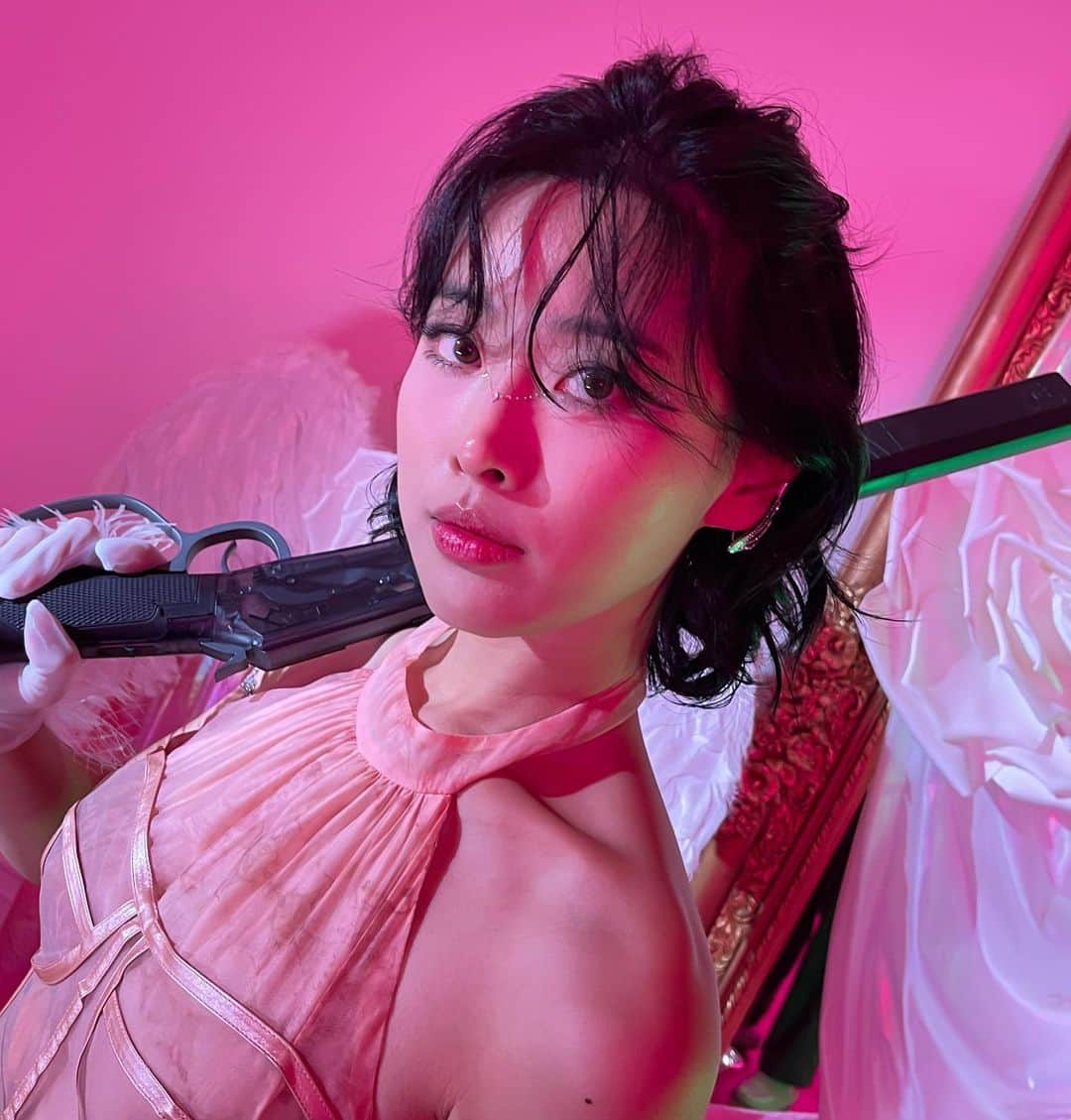 ペ・ミンジョンさんのインスタグラム写真 (ペ・ミンジョンInstagram)「후반작업 중에 다른 작업물 촬영하느라 밀리고 있는