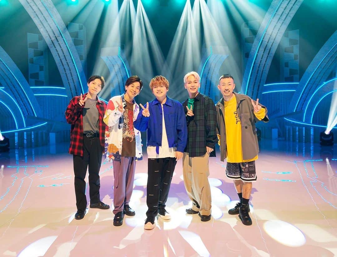 嶋田遼太郎のインスタグラム：「フジテレビ　MUSIC FAIR にて内田雄馬さん「Congrats!!」TVパフォーマンス初披露でした！🎉  胸熱ソング、はよみんなで踊りたい！  今回もありがとうございました！🙇🏻‍♂️  #内田雄馬Congrats #ミュージックフェア #MUSICFAIR」