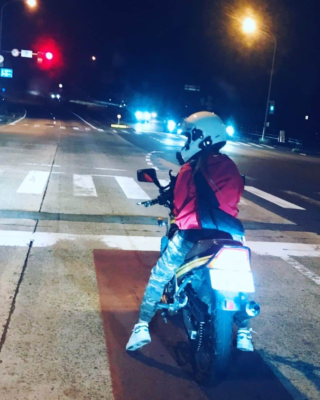 よもぎのインスタグラム：「後ろ姿ってえもいよね ちょうど一年前  #バイク #旧車バイク #motorcycle #vt250 #vt250z #バイク女子 #女子ライダー #バイクのある風景  #バイクのある生活  #昭和好きな平成生まれ」