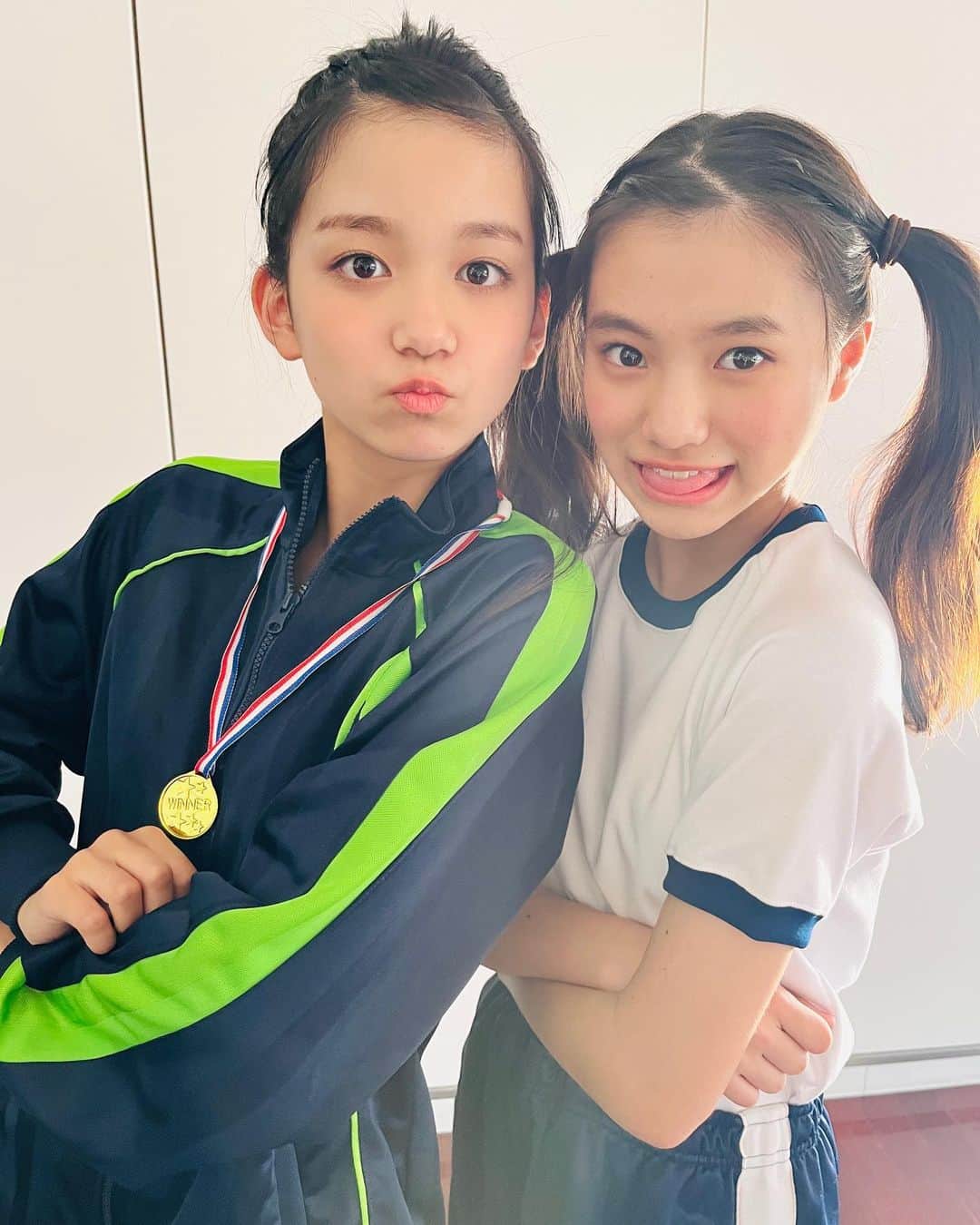 ニコ☆プチのインスタグラム：「🏐❤️‍🔥  ワカちゃんと破天荒さん☺️🧡 10月号ゲットできるのも残りわずか！ みんなチェックしてね👌✨  #具志川莉央  #葉山若奈 #ニコプチ」
