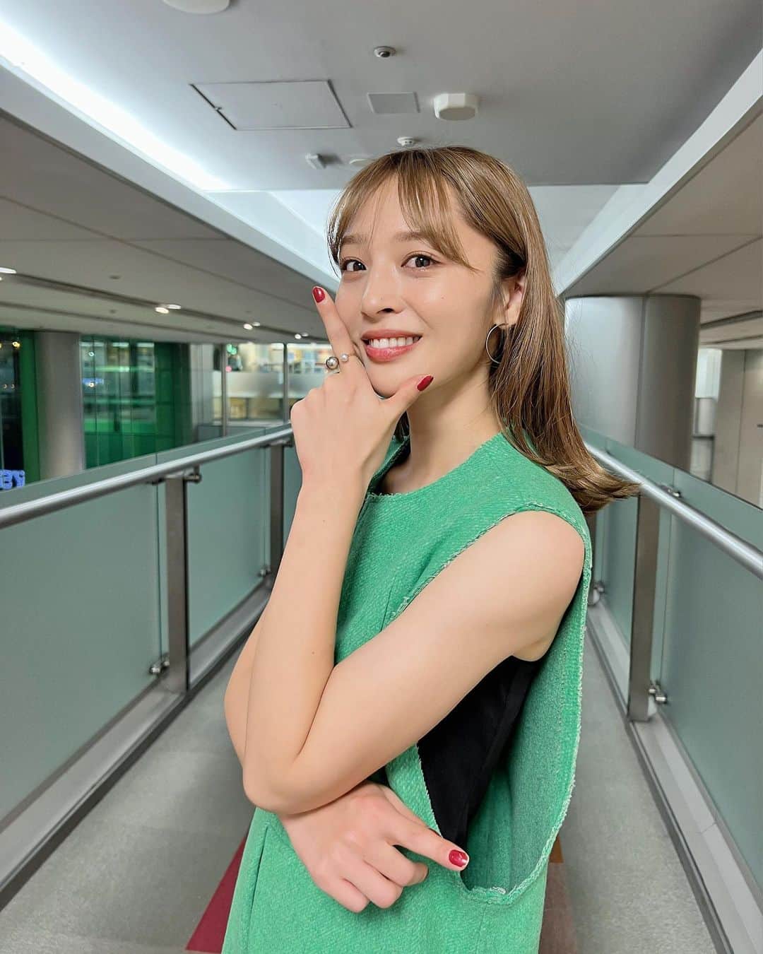 神部美咲のインスタグラム：「今夜の馬好王国は🐴❣️  牝馬3冠レースの最終戦、秋華賞 予想対決〜👏  神部美咲🐴秋の新コーナーも 始まりますよ🥰❣️  ぜひご覧ください❣️  #馬好王国 #競馬 #牝馬三冠 #秋華賞 #UMAJO #ミニスカ」