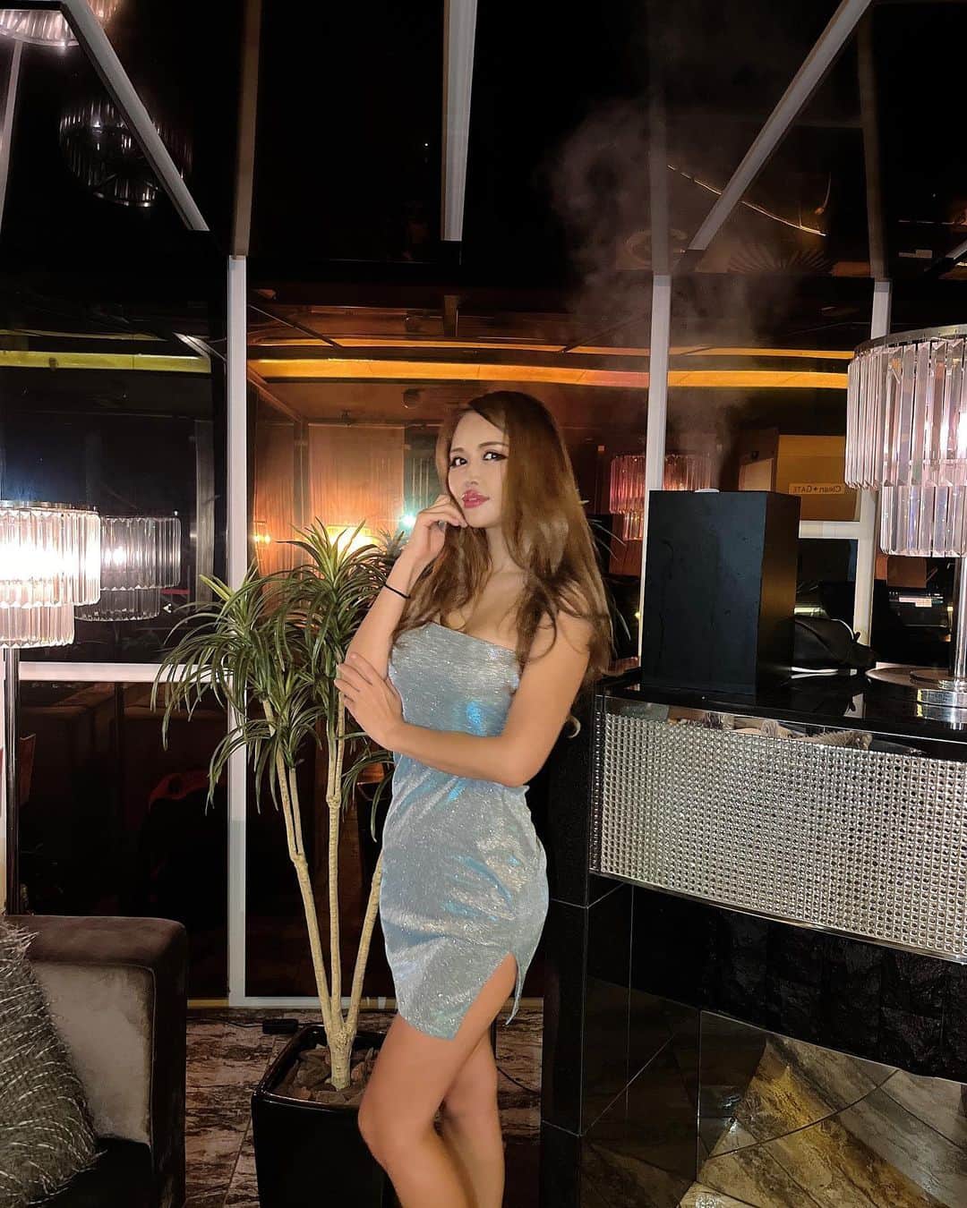 MIOのインスタグラム：「. it’s @v2tokyo , baby 💎💕 . #champagnegirl  #v2tokyo  #シャンパンガール」