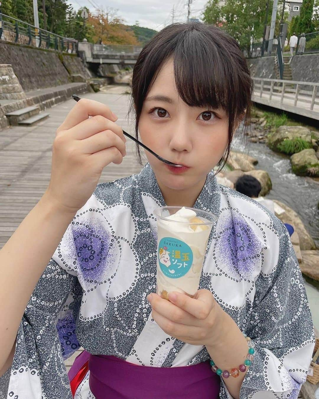 瀧野由美子のインスタグラム：「サイコロきっぷで松江が出たので 先日松江に行ってきました！🎲  私にとってSTU48に加入してから初の旅行、 とっても楽しかったです♨️  #STU48  #瀧野由美子 #石田みなみ #福田朱里 #にゃーぽっぽ  #松江 #玉造温泉 #温玉ソフト #足湯 #浴衣 #女子旅 #女子旅行 #サイコロきっぷ」