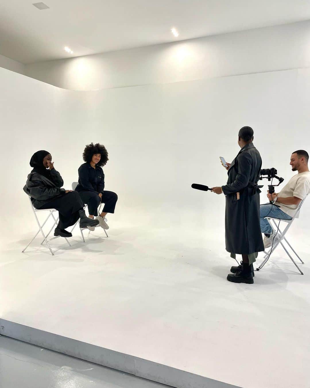 ステラ・アカクポのインスタグラム：「About our documentary and more 🎬」