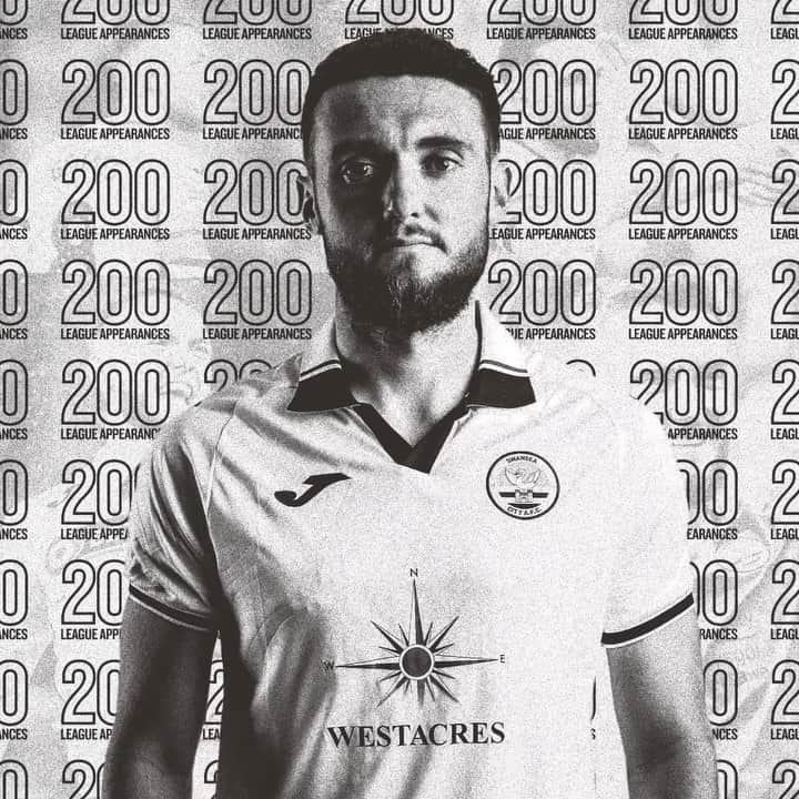 のインスタグラム：「𝗦𝗸𝗶𝗽𝗽𝗲𝗿 👏  This afternoon marks Matt Grimes’ 200th league appearance for the Swans 🦢」