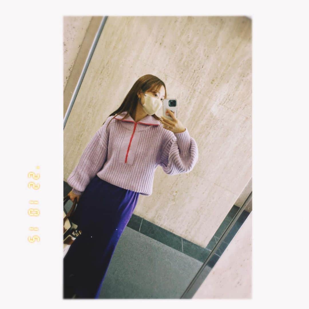 芹澤優のインスタグラム：「♡  @amail_official   スカートもニットもAMAILだよ♡ 土曜日ってアイドルなお仕事の方が多い気がするけど、今日は声優な土曜日でした。  そもそもツアーじゃない週末が久しぶりだね！可愛いお洋服着て出かけるとよりどんな仕事も楽しくなる気がする😊  ブレブレの自撮り。 そんな日もある。  #今とてつもなくクレープが食べたい #手作りしようかな ＃生クリームたっっっぷりのやつ #うへへ」