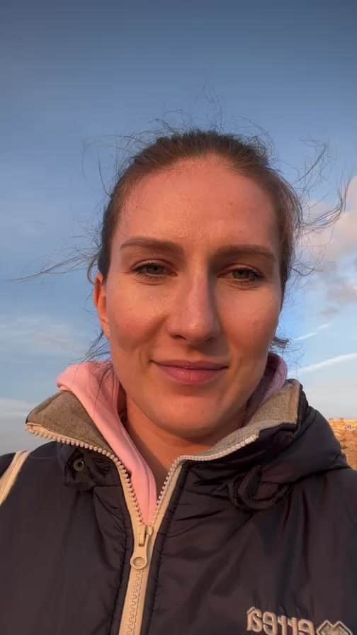 ポリーナ・ラヒモワのインスタグラム：「Sunset in Kızılçukur 🌄」