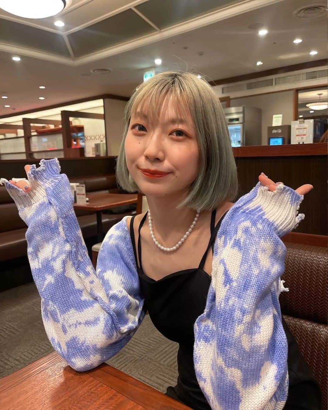 原宿ぽむのインスタグラム：「🌨⁡ ⁡.⁡ ⁡.⁡ ⁡.⁡ ⁡#ootd #카페샷 #오오티디」