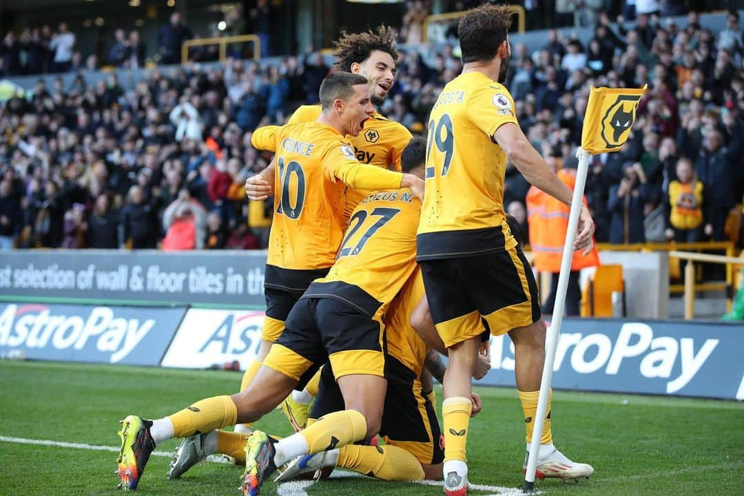 ジエゴ・ダ・シウヴァ・コスタのインスタグラム：「+3 important points, come on wolves 🐺💪🏾.」