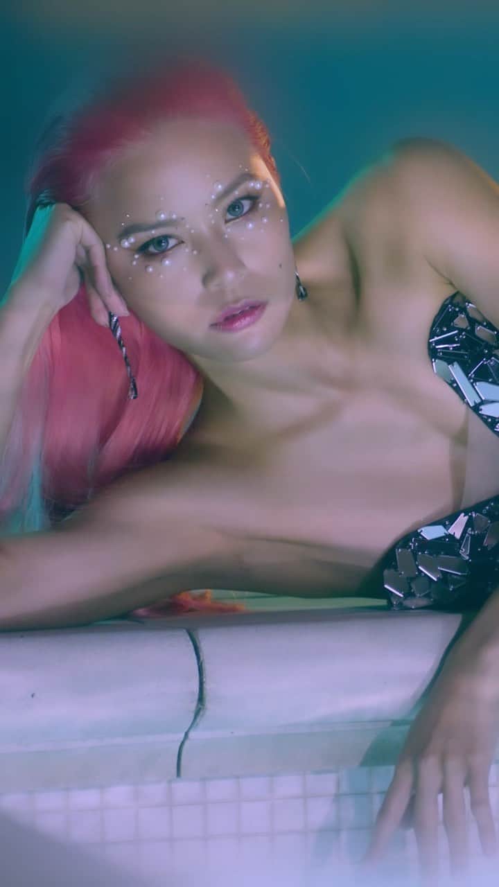 Yukiのインスタグラム：「@dianamputri x @ubs.gold for their show:   The Siren's Song S/S 2023 🧜‍♀️ #LosAngelesFashionWeek powered by @artheartsfashion   SAVE THE DATE: This Saturday, 10/15 Doors open 8pm // Show starts 9pm  📍: The Majestic Downtown 650 S Spring St. Los Angeles, CA 90014  RSVP: www.thearchiveshowroom.com  See you there! 😘   Muse: @yukibomb  Photography: @reinhardtkenneth  Videography: @bymatthewfreiheit  Fashion Stylist: @michellewustyle  Hair & Makeup: @startsai_makeup  AI Design: @kevinabantoarkitekte  Location powered by Trivista Entertainment @trivistaentertainment  Lighting Director: @matt.mendoza.media  Gaffer: @aurianamarie_photo  Photo Assistants: @suimaylee @maxineb.photography @brandonachau   #dianacouture #ubsgold #artheartsfashion #thephotographicsense #trivistaentertainment #couture #couturefashion #coutureaddict」