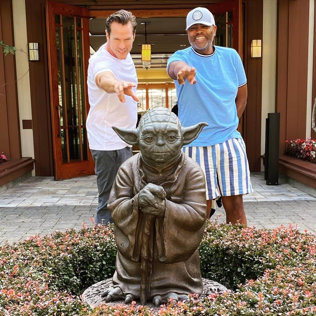 ジェイソン・ルイスさんのインスタグラム写真 - (ジェイソン・ルイスInstagram)「Try we did… lift he would not!🤪 Thanks for a great weekend Yoda!!  Thank you to all the wonderful people at Skywalker Ranch for hosting the @bestbuddieschallenge and being so generous of spirit✌🏼❤️」10月16日 8時06分 - jasonleelewis