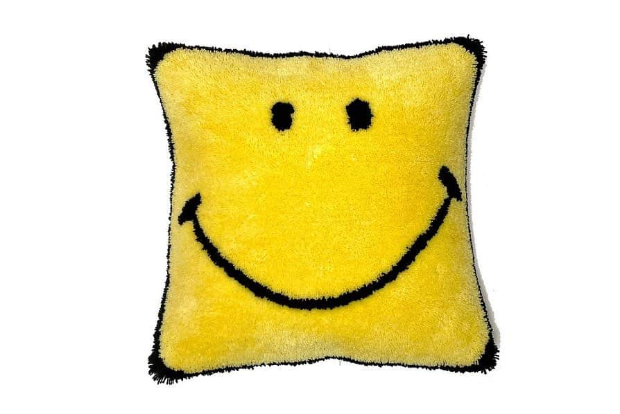 セカンドラボさんのインスタグラム写真 - (セカンドラボInstagram)「【SMILE RUG CUSHION】 おもて面はラグマットと同じ仕様のクッションです。 セパレートタイプなのでカバー、中材ともに洗濯可能です。 ラグマット同様、毛足があるので表情がGOOD！  http://secondlab.us  #smile #smily #secondlab  #usa #room #rug #interior  #faniture #home #decor #living #products #lifestyle  #japanmade #madeinjapan」10月16日 10時04分 - secondlab_official