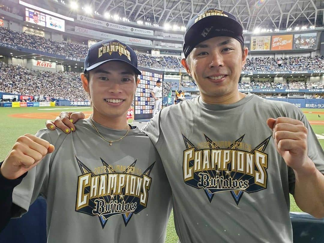 山岡泰輔さんのインスタグラム写真 - (山岡泰輔Instagram)「⁣ ⁣ CS優勝🏆⁣ 日本シリーズも頑張ります👍⁣ 沢山の応援ありがとうございました😊⁣ 日本シリーズも応援宜しくお願いします🙇‍♂️⁣ ⁣ #オリックス#優勝」10月16日 10時49分 - yamaokataisuke__official