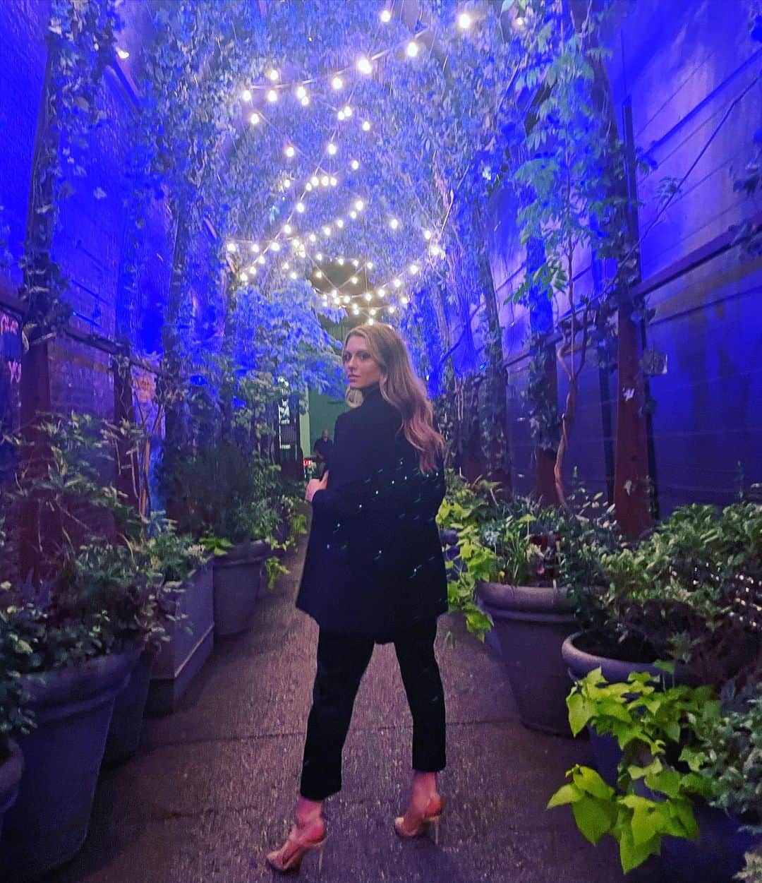 ケイトリン・ホワイエクのインスタグラム：「Turn On The Lights (again..)」