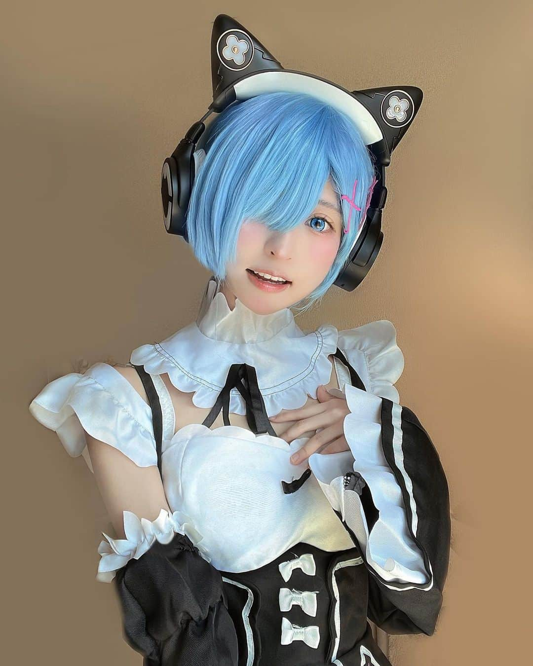 猫田あしゅのインスタグラム：「レムモチーフヘッドフォン💙 . いつもコスプレで使ってる猫耳ヘッドフォンの @yowu.chan  からレムモチーフのヘッドフォンが出ました！ .  #reゼロから始める異世界生活 #リゼロ #リゼロコスプレ  #reゼロから始める異世界生活コスプレ #レム #从零开始的异世界生活 #从零开始的异世界生活cos #rezero #rezerocosplay #rezerokarahajimeruisekaiseikatsu #cosplay #cosplaygirl #cosplayphoto #cosplayer #cosplayphotography #コスプレ #コスプレイヤー #コスプレ女子 #コスプレ撮影 #角色扮演 #角色扮演者  #猫耳ヘッドフォン  #headphones  #ヘッドフォン  #model  #otaku  #コスプレイヤー自画撮り部 #selfie #cosplayselfie #rezerokarahajimeruisekaiseikatsucosplay」