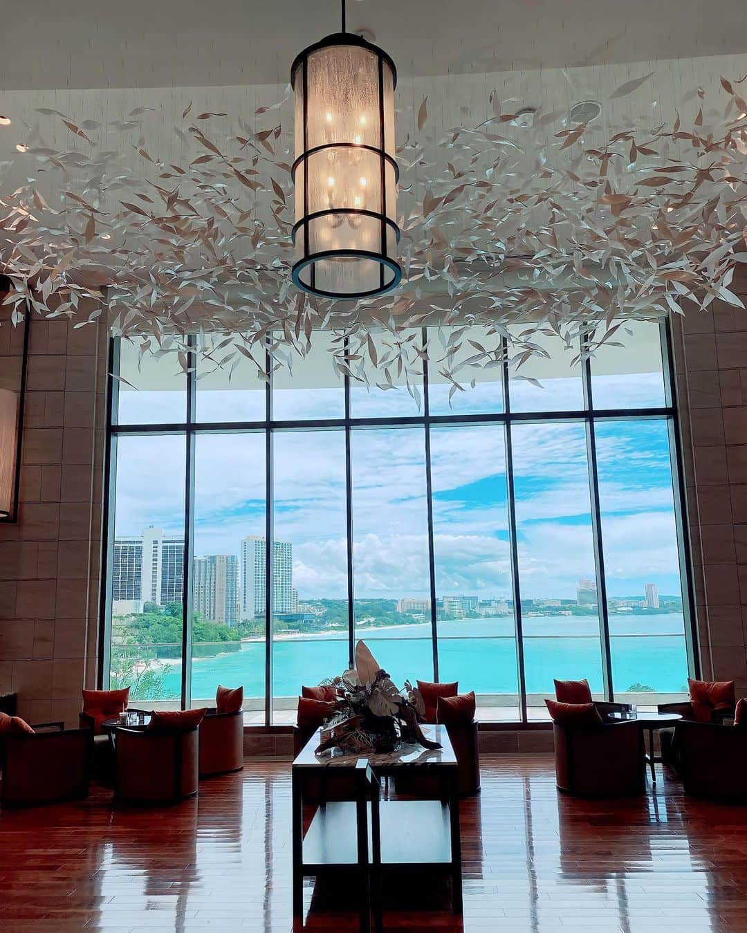 一条葵さんのインスタグラム写真 - (一条葵Instagram)「. 🍂🐏‪🍁 ホテルも窓から見える海も最高だった♡ ゆっくり過ごす時間って大事〜‪¨̮♡」10月16日 11時55分 - aoiichijo